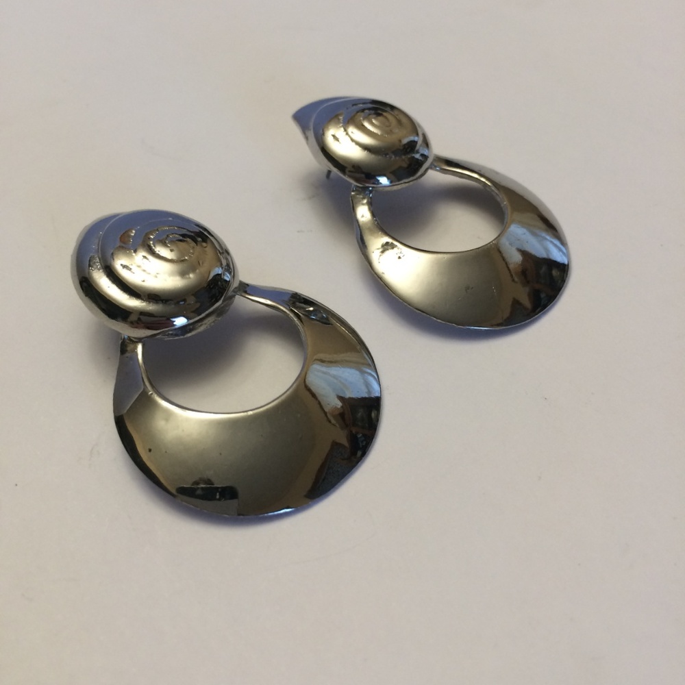 Gorgeous Vintage silver tone earrings - Picture 2 of 5